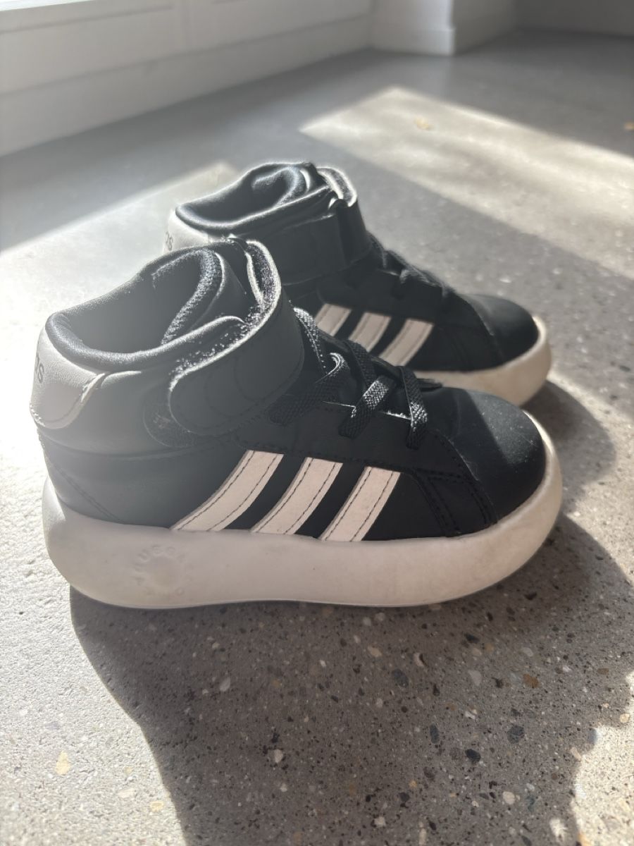 Adidas Schuhe für Jungen: Adidas Kinderschuhe Bubblcomfy – Gebraucht aus Herzogenbuchsee von dr_vadson 1