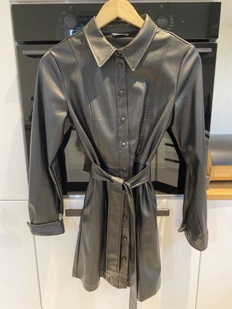 Robe Stradivarius Simili Cuir Noir Taille M