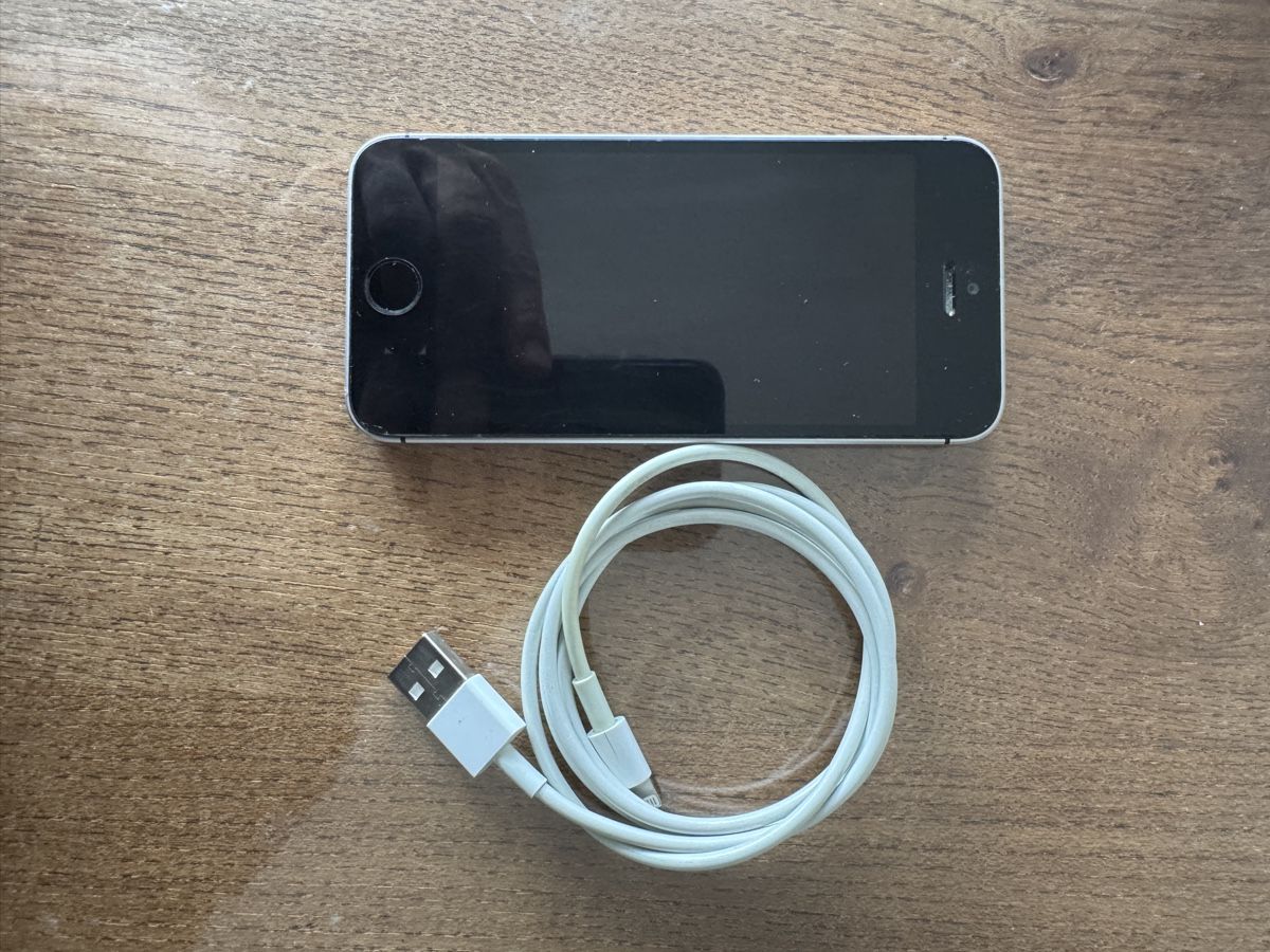 Apple Telefoni cellulari / Smartphones: iPhone SE 128 GB guter Zustand – Usato da Dietikon venduto da Leodnd 6
