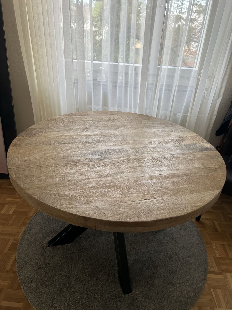 Tische: Esstisch – Gebraucht aus Allschwil von jas_jlx9