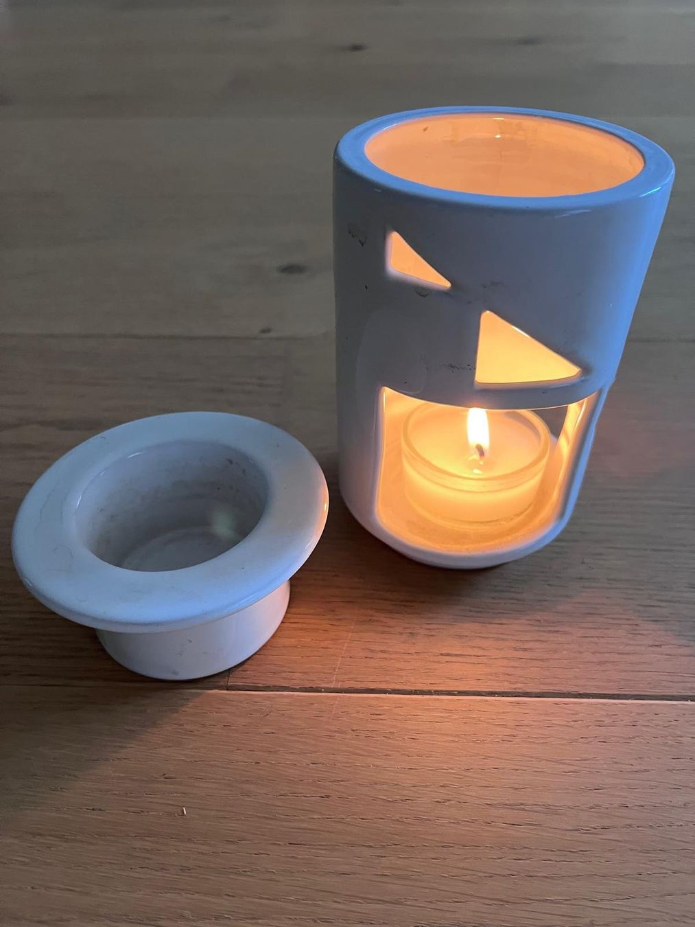 Linck Bougeoirs: Linck - Duftlampe Keramik weiss mit Deckel – D'occasion à Belp par Doc_Matt_Rox