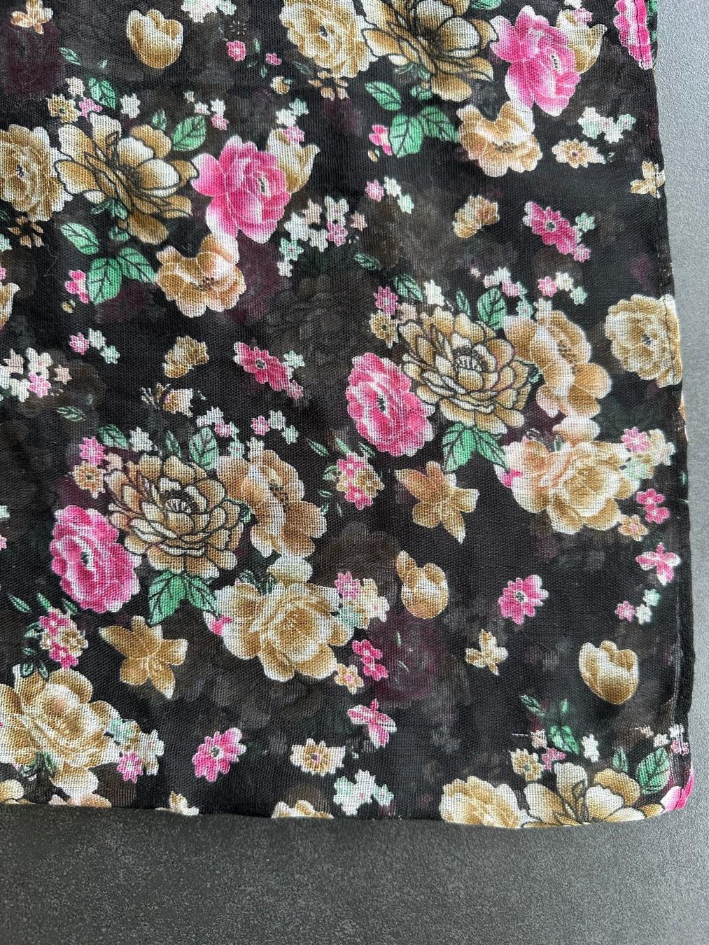 Foulards, Tücher & Schals: Sommer Schal mit Blumenmuster, schwarz – Gebraucht aus Olten von MattRed 1
