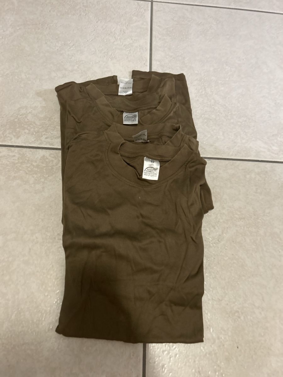 Armée suisse T-shirts: Schweizer Armee Tshirt alt – D'occasion à Wald ZH par rida96
