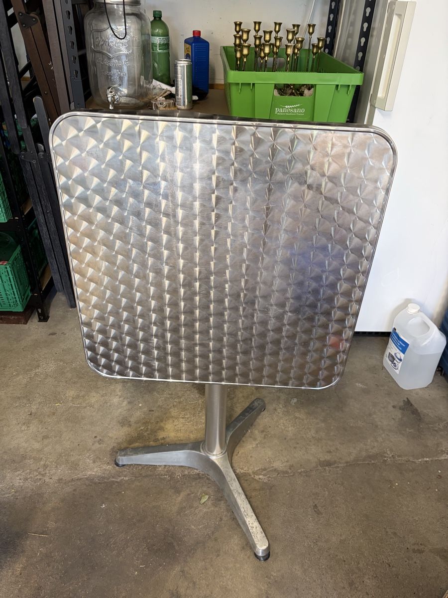 Tavoli: Metal table – Usato da Oberglatt ZH venduto da Sara.paolo 1