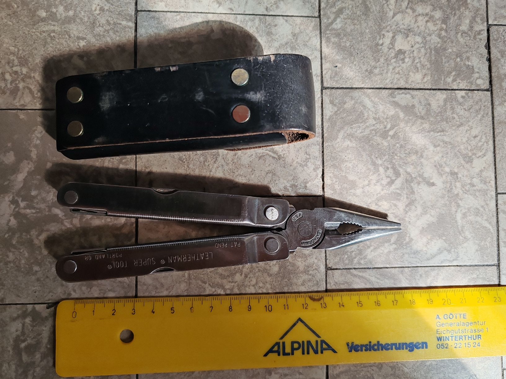 Leatherman Tous les outils: Leatherman Super Tool Multitool mit Lederetui guter Zustand – D'occasion à Wila par neu_s8qs 1