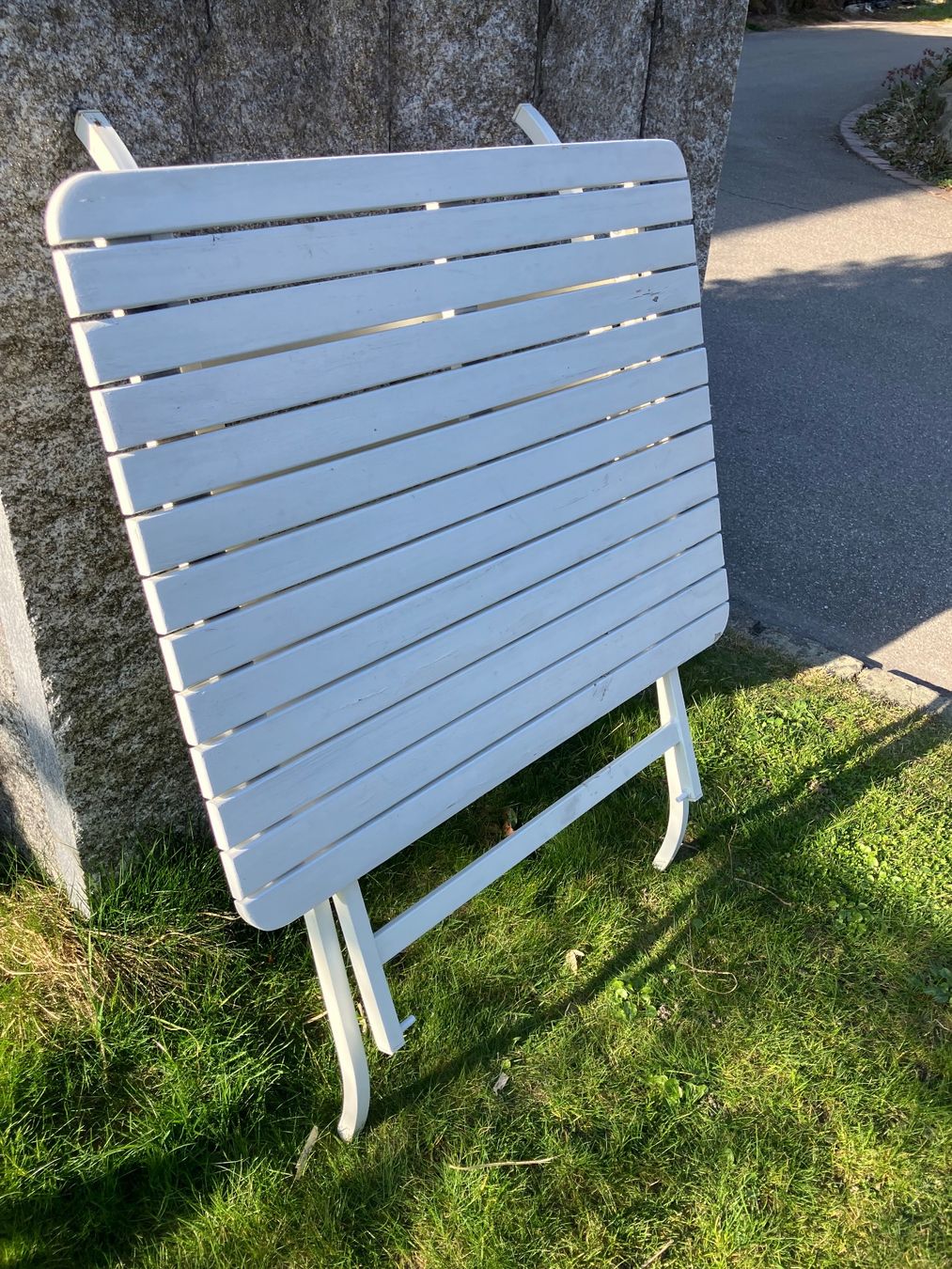 Tischset: Gartentisch mit 3 Stühlen, klappbar, weiss – Gebraucht aus Mettmenstetten von hlu_pw6q 3