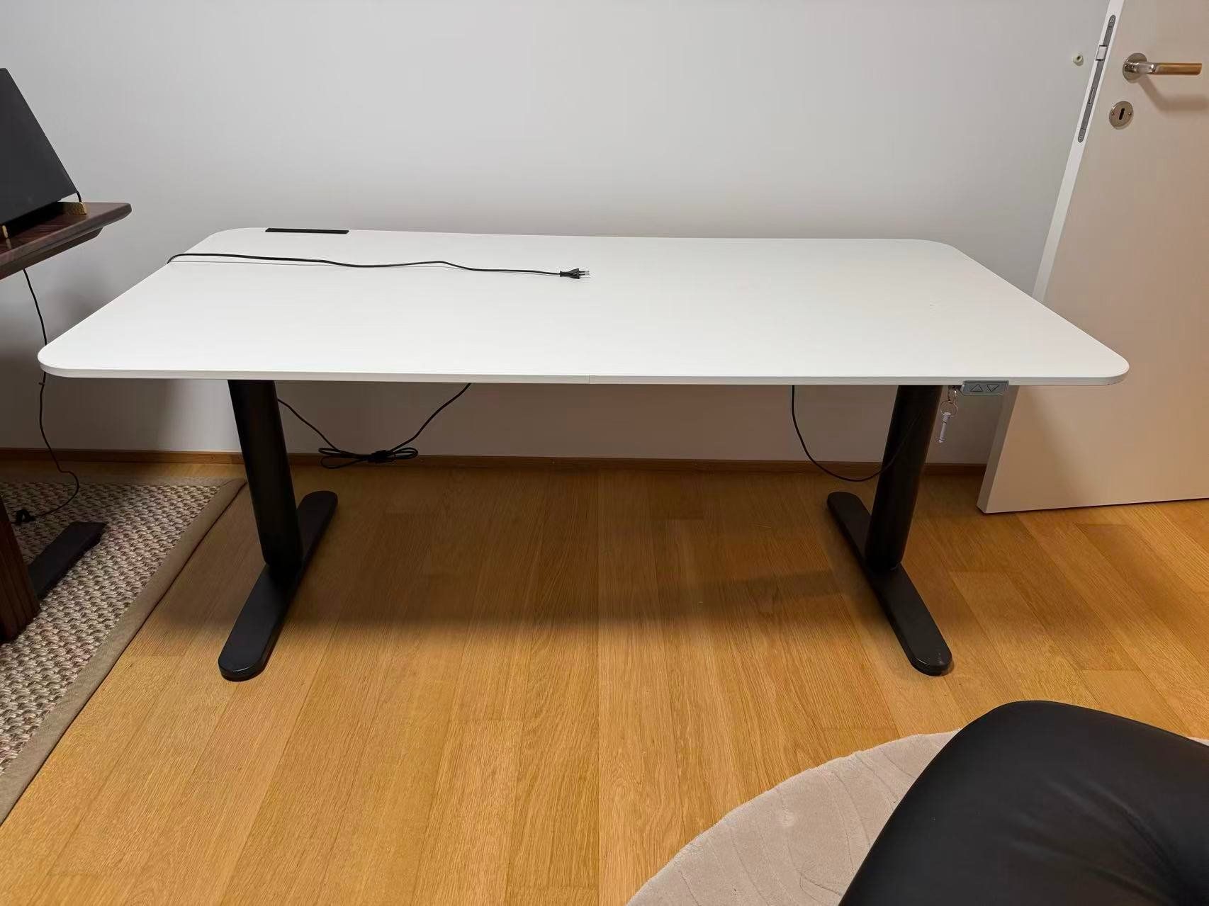 Ikea Scrivanie: IKEA BEKANT Schreibtisch 160x80cm elektrisch – Usato da Zürich venduto da xarthurx