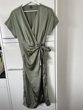 Shein Kleid, Gr. S, Khaki-Look, Wickeloptik - Top Zustand!