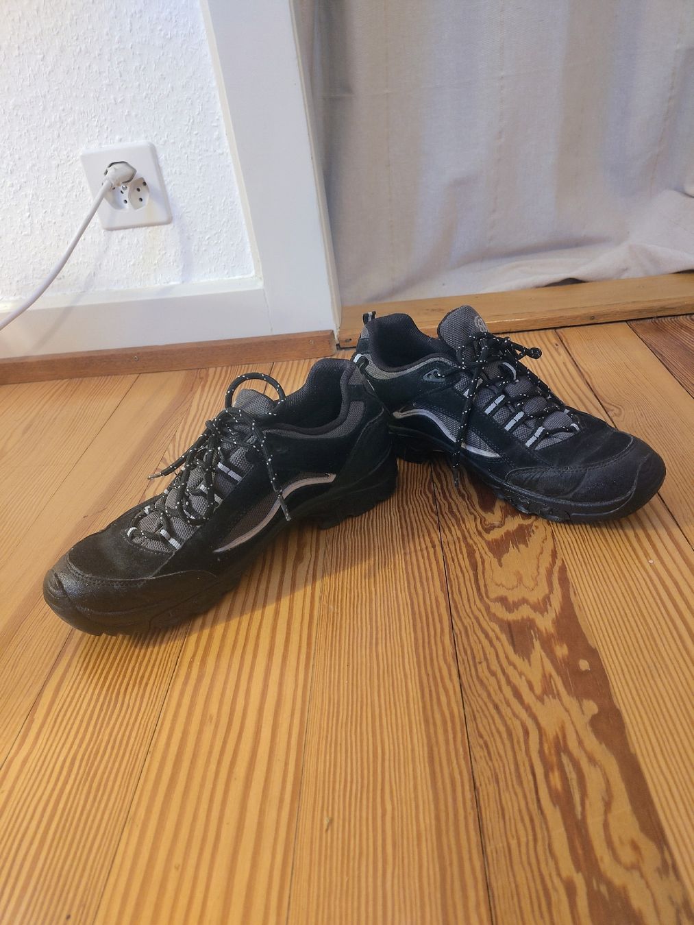 Chaussures hommes: Wanderschuhe, Gr 40 – D'occasion à Basel par sa.me.2012