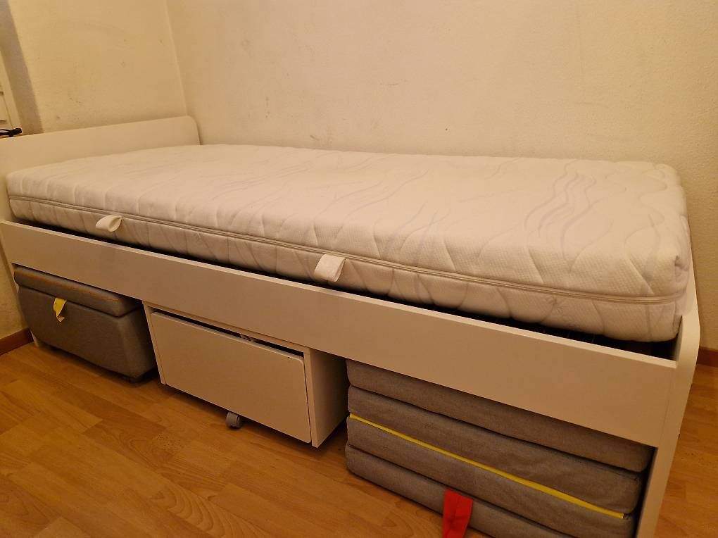 Lits: Malm Bett 90x200 mit Matraze – D'occasion à Rüti ZH par Jebe79