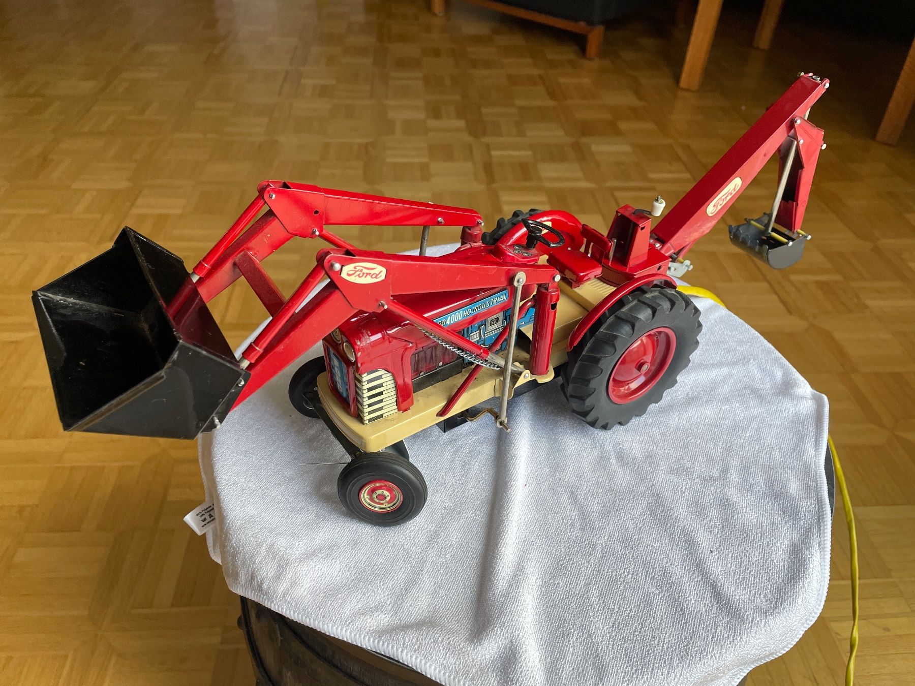Giocattoli: Ford Industrial Tractor Diesel 4000 – Usato da Zell ZH venduto da pascho01