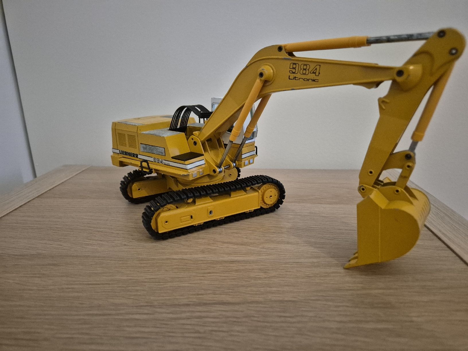 Liebherr Escavatori: Liebherr 984 Kettenbagger  – Usato da Fischbach-Göslikon venduto da Nuno85
