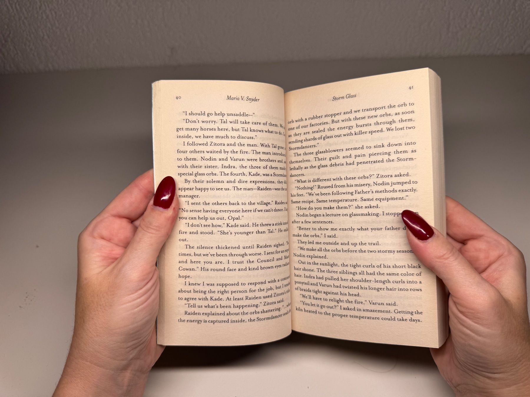 Bücher: NOVEL: Maria V. Snyder, Storm Glass – Gebraucht aus Grosswangen von English_books 5