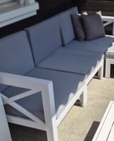 Lounge Holz weiss/grau mit Beistelltisch