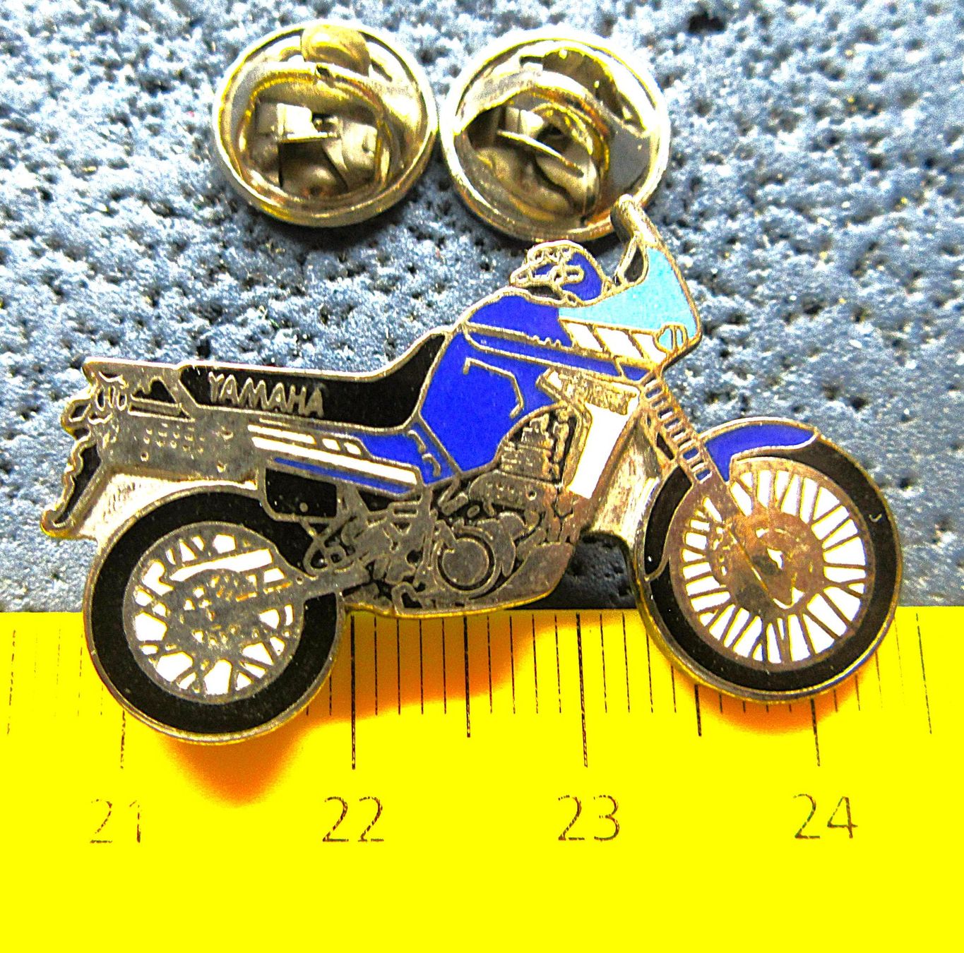 Yamaha Plaketten & Abzeichen: YAMAHA MOTORRAD PIN 2NÄGEL – Gebraucht aus Ettingen von Hausi4711