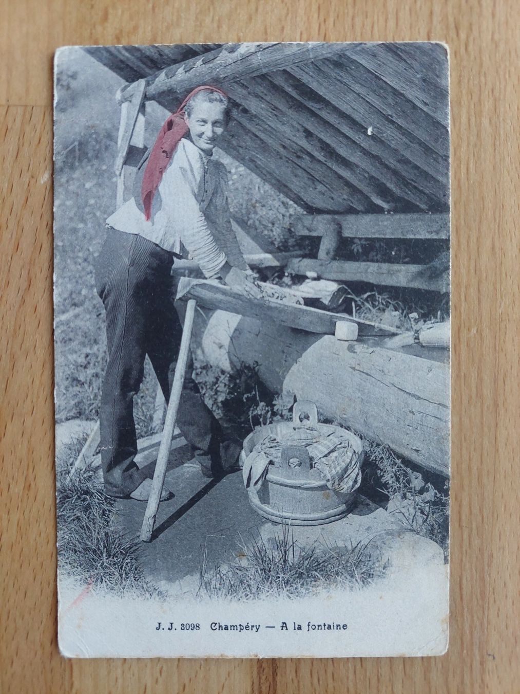 Cartoline postali: AK Champéry Waschen am Brunnen – Usato da Obfelden venduto da Foto_Bild_Kunst_Buch
