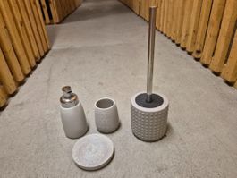 4-teiliges Badezimmer-Zubehör-Set aus grauer Keramik