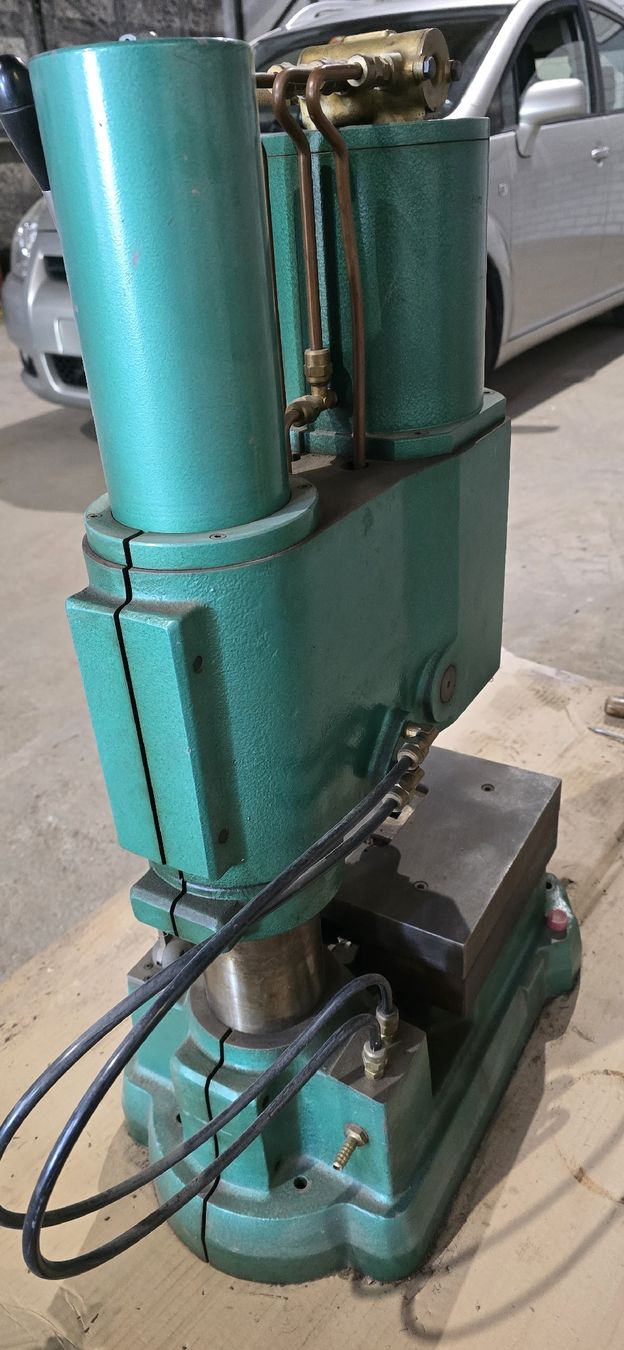 Tutte le macchine: Pneumatische Presse – Usato da Weiningen ZH venduto da ped_fbx2 1