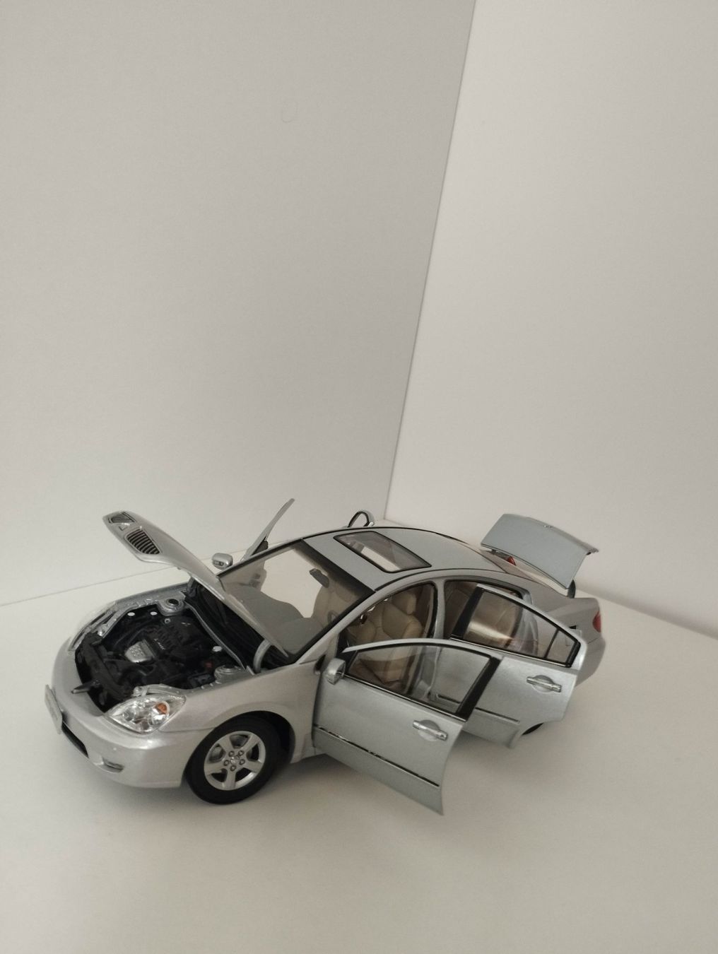 Mitsubishi Modellini d'auto: Mitsubishi Galant - full openings – Usato da Chur venduto da oriori 6