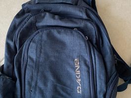 Sac à dos Dakine 25L, multipoches, bleu jeans, très bon état