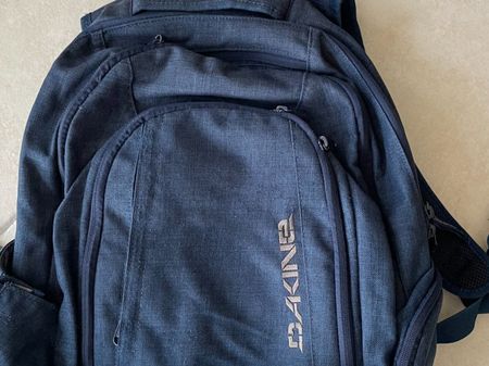 Sac à dos Dakine 25L, multipoches, bleu jeans, très bon état