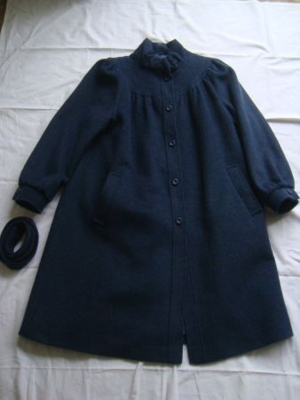 Damen Wintermantel Gr. 40, dunkelblau, warm gefüttert