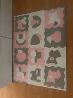 Spielmatte Puzzlematte mit Tiermotiven rosa grau gebraucht