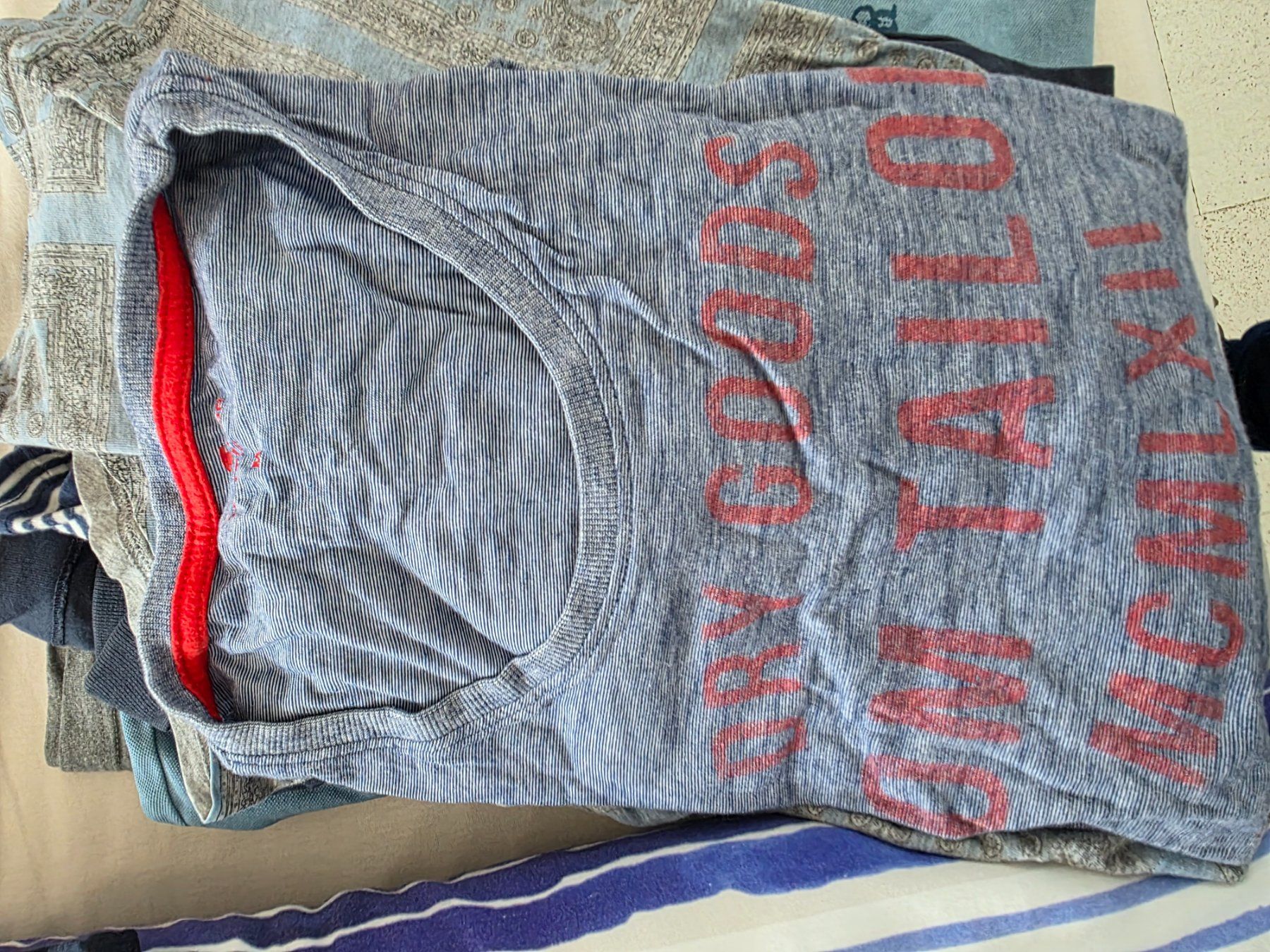T-shirt: 7 T-Shirts kurzarm – Usato da Ersigen venduto da janinabuetikofer 1
