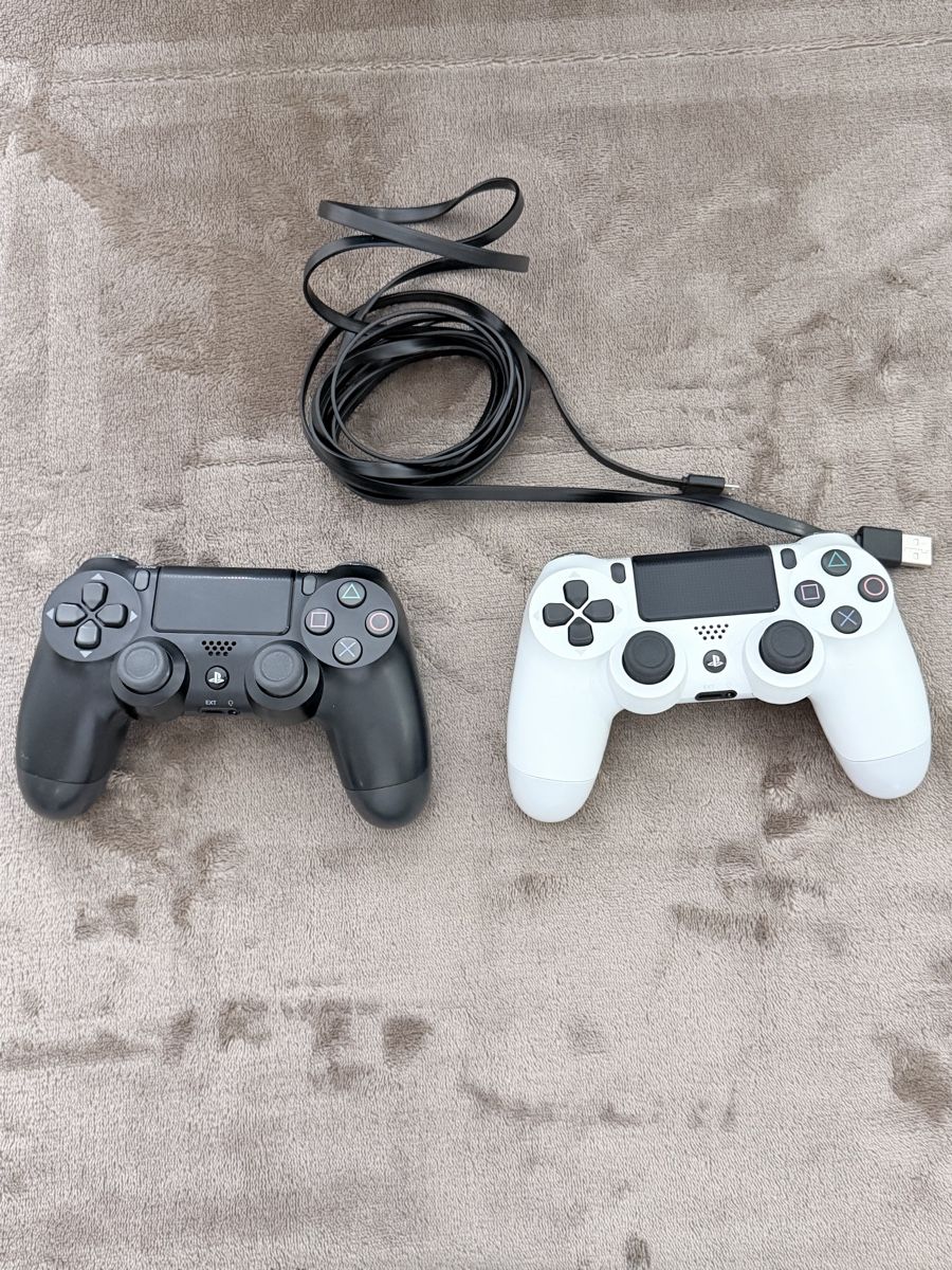 Controller: 2x PS4-Controller zu verkaufen  – Gebraucht aus Heerbrugg von mir_s6d7