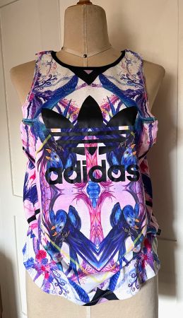 Adidas Originals Top mit Papageien Muster, Gr.40