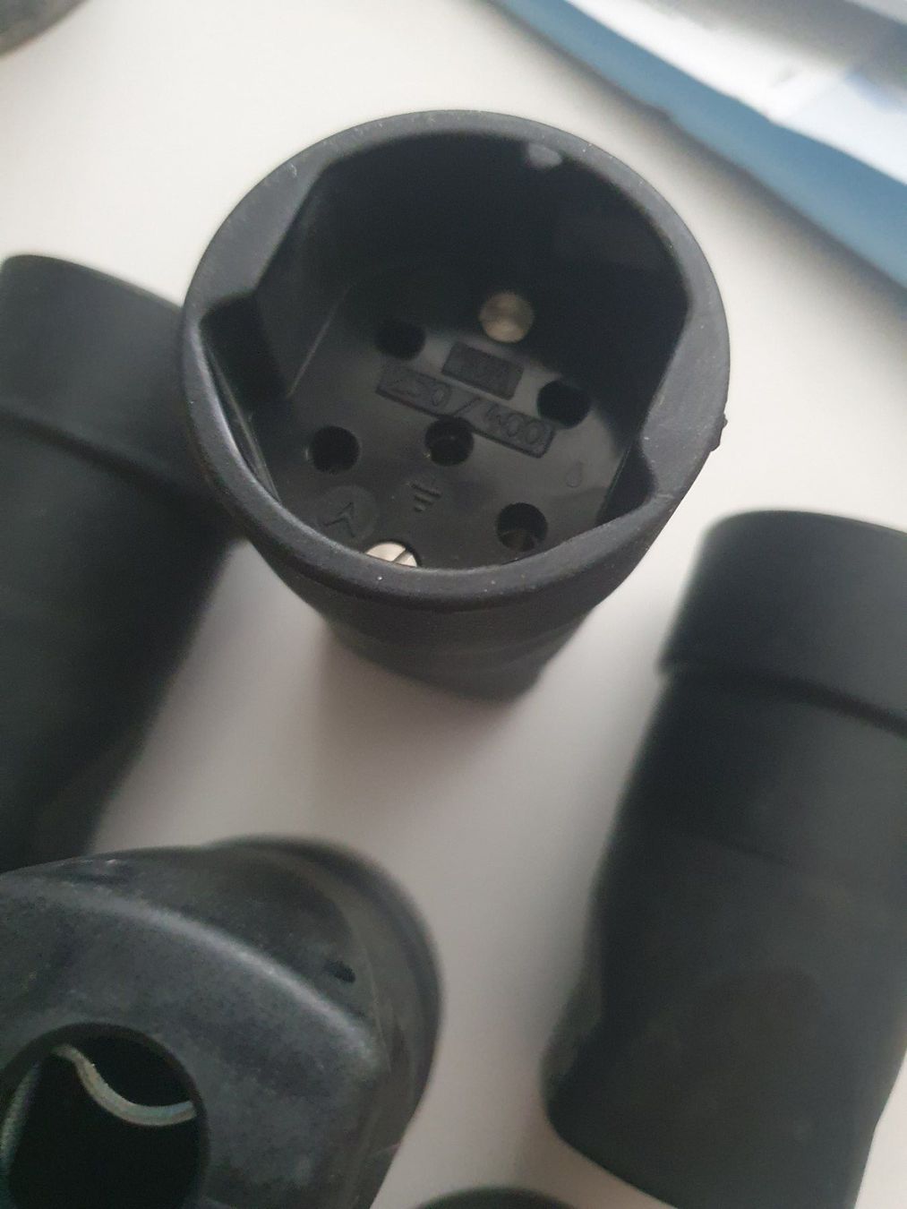 Spine: Kupplung T15 400V 10A – Usato da Zürich venduto da eymen20