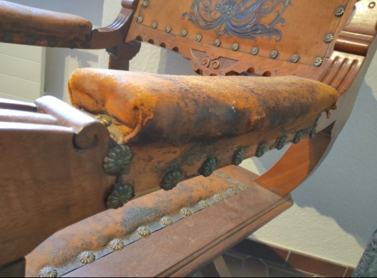Poltrone: Antiker Holzstuhl mit Drachenmotiv – Usato da Gebertingen venduto da Leshek 3
