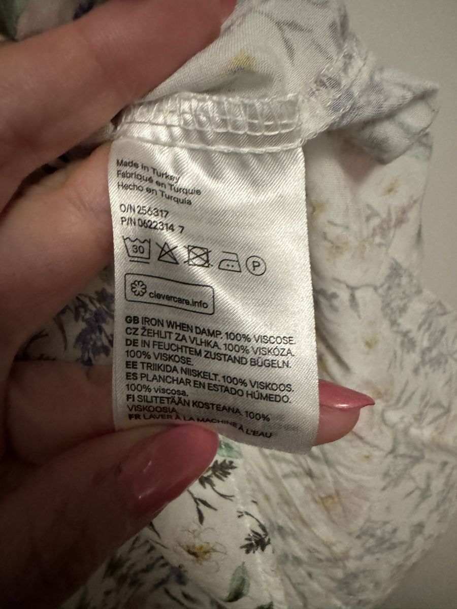H&M Chemisiers: Blumiges Top Gr.40 – D'occasion à Glattfelden par Schuggi_21 3