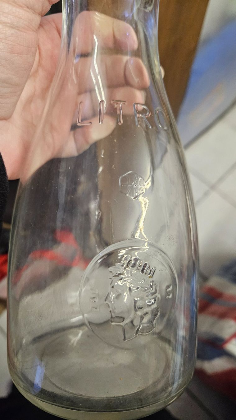 Caraffe: Caraffa di vetro trasparente – Usato da Melano venduto da H-Sara 2