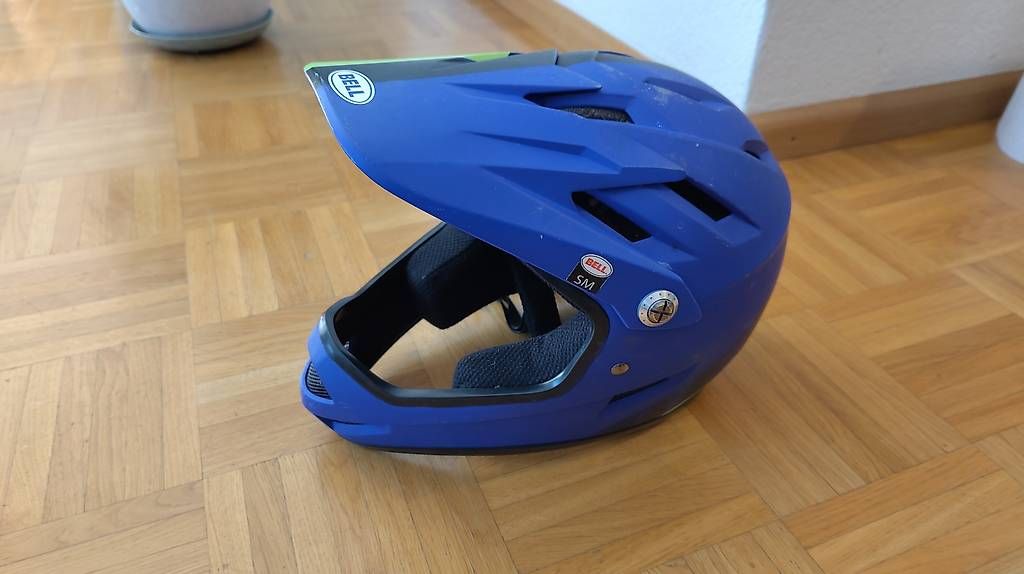 Casques: Bell Integralhelm Grösse S – D'occasion à Basel par Fangehrn