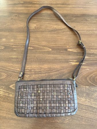 Umhängetasche Leder braun mit Nieten