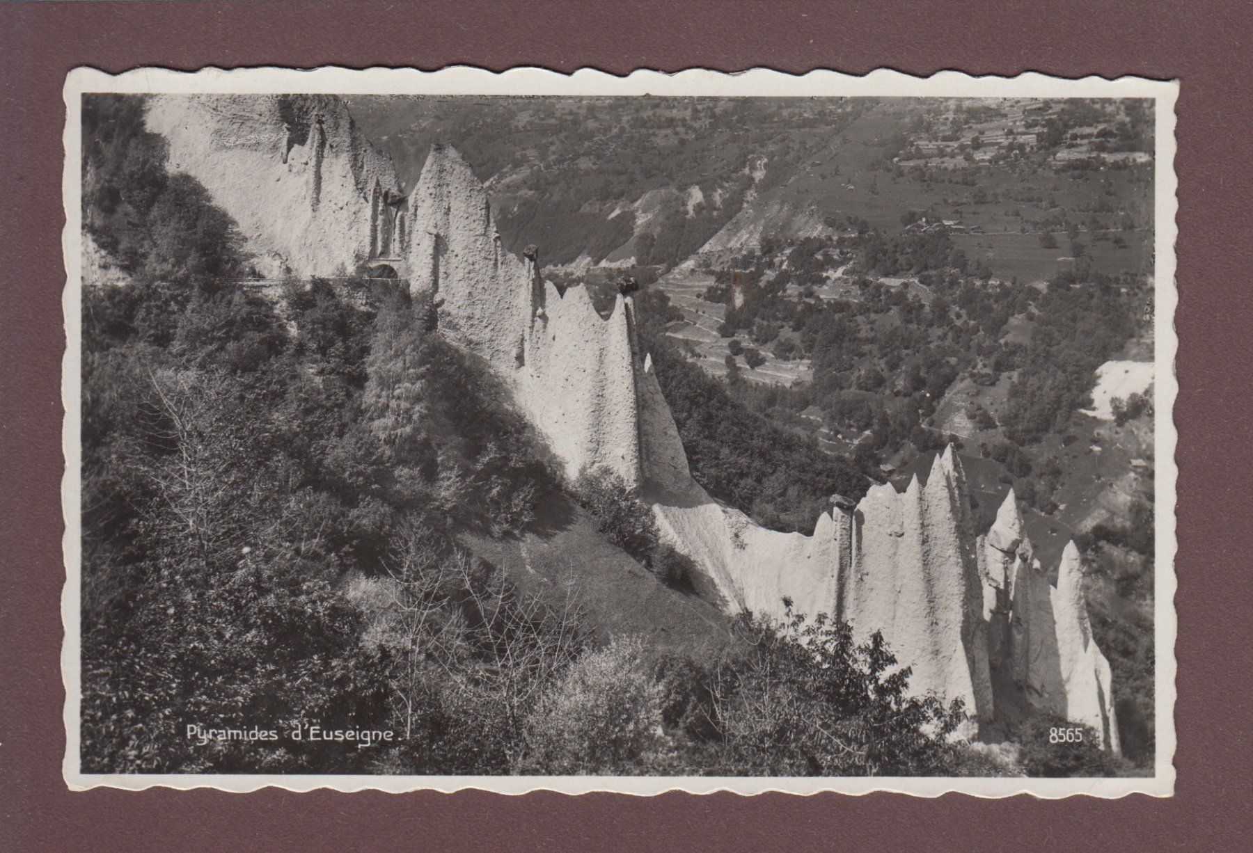 Cartoline postali: Pyramides d'EUSEIGNE - 1942 – Usato da Pully venduto da nicecards