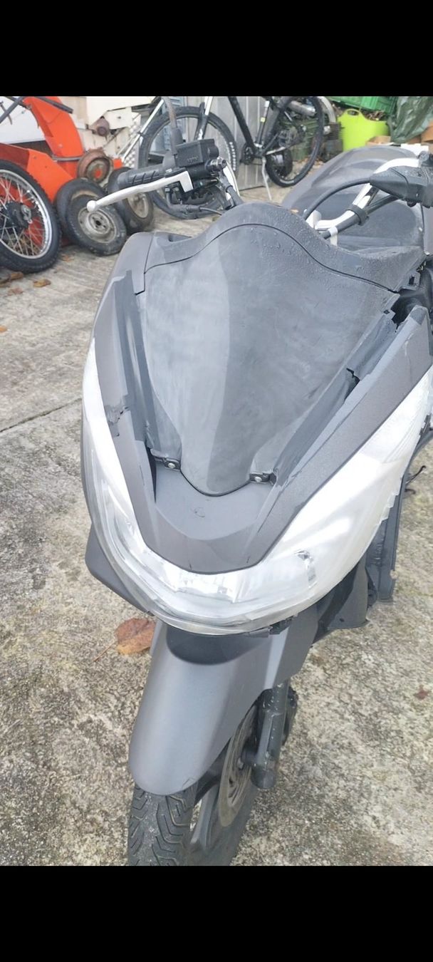 Honda Scooter: Honda pcx 125cm3 2015 – Usato da Delémont venduto da ben_cq5d 3
