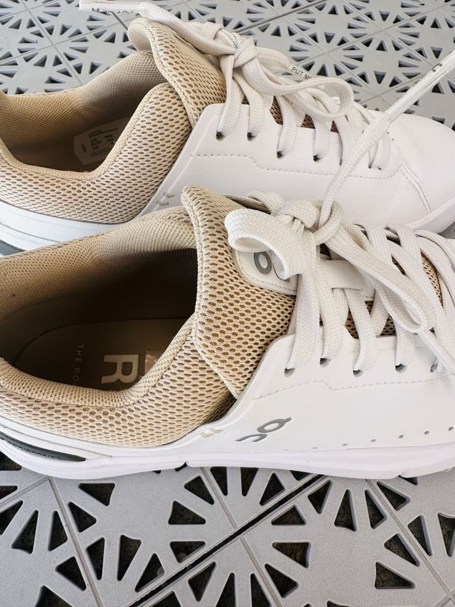 On Scarpe da donna: On Running The Roger Sneaker – Usato da Seuzach venduto da Kingman11 4