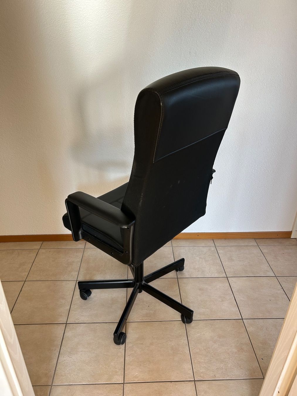 Ikea Chaises: Chaise de bureau/gaming IKEA – D'occasion à Chavannes-près-Renens par coraliebanuls 2