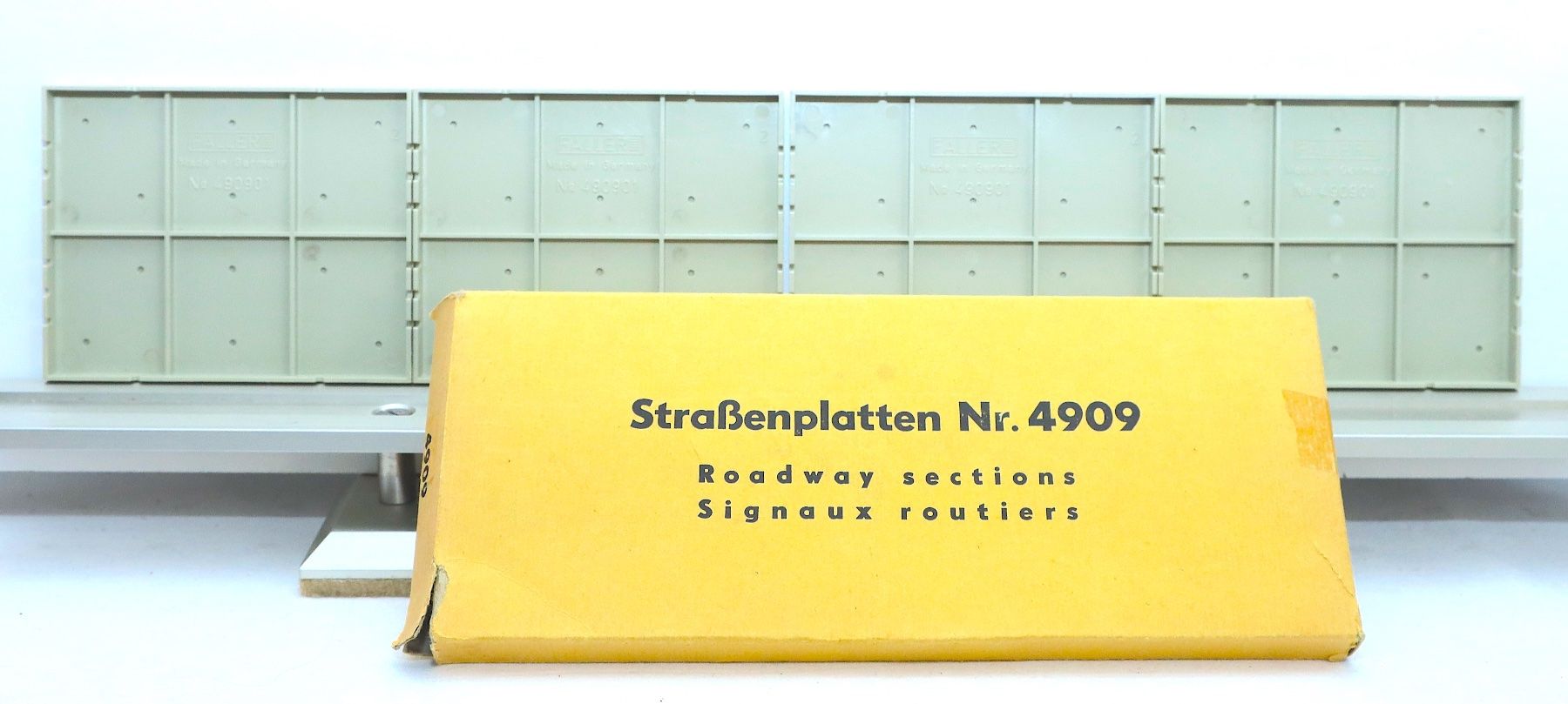 Faller Piste: Faller N°4909 Strassenplatten 4 Stück – Nuovo e nell'imballaggio originale da Ipsach venduto da locky55 2