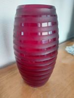Rote Glasvase , vermutlich Guaxs