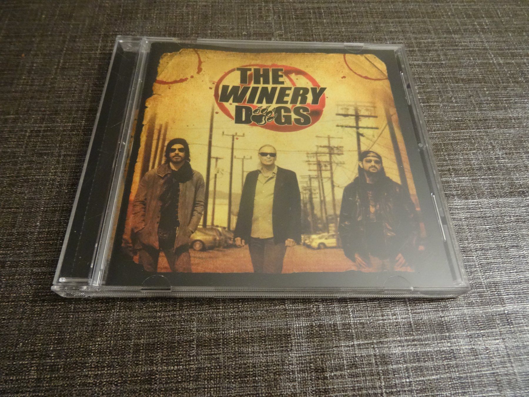 CD: The Winery Dogs - Loud & Proud CD – Usato da Olten venduto da Disc-Ausverkauf