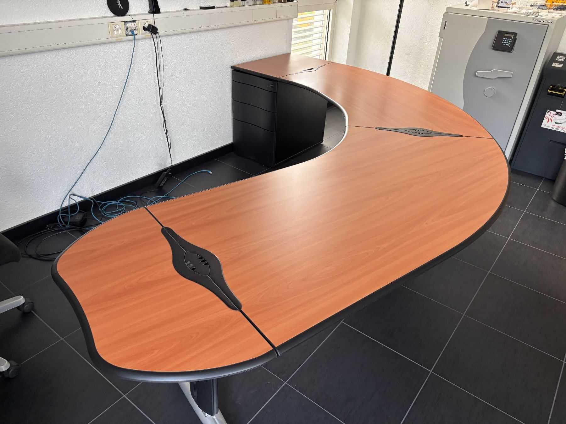 Schreibtische: Bureau de direction – Gebraucht aus Ecublens von RRG_Suisse