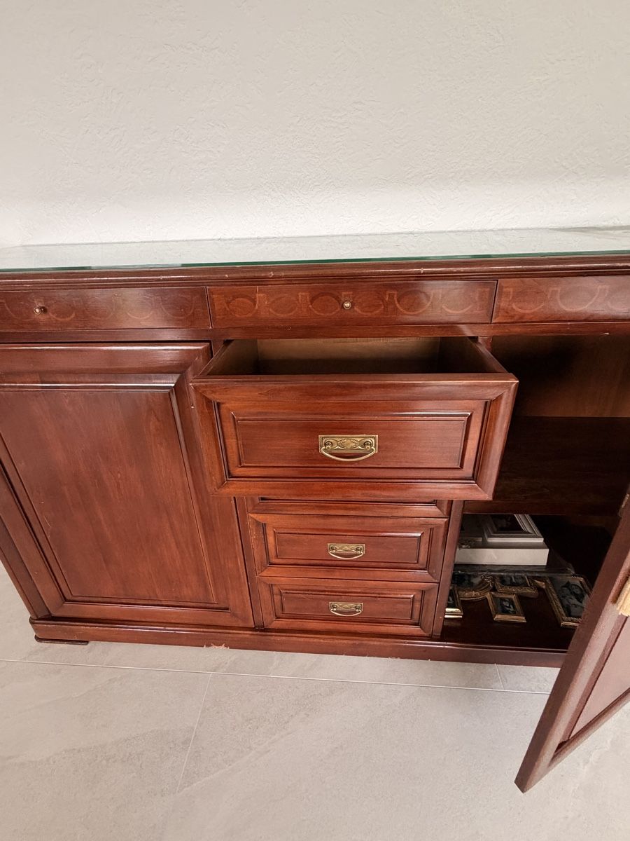 Credenze: Antike Buffetschrank Kirschholz massiv Glasplatte – Usato da Boll venduto da selmi.n 2