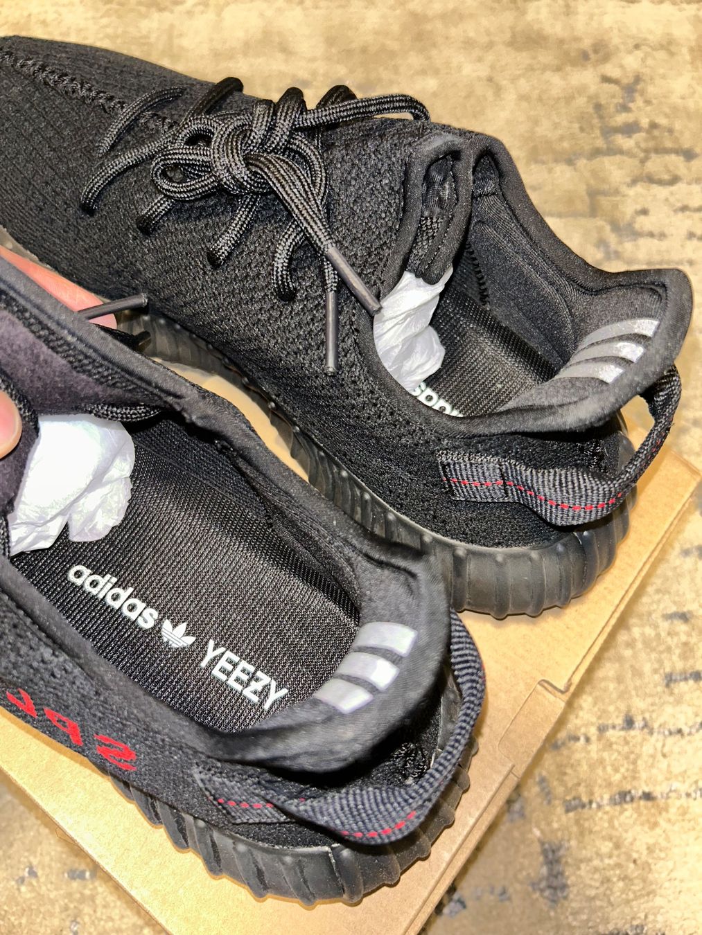 Scarpe da uomo: Yeezy Boost 350 V2 Black – Usato da Zürich venduto da DekOandCo 2