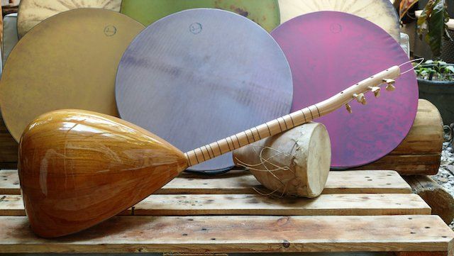 Musikinstrumente: Baglama – Neu und originalverpackt aus Basel von ozgurkitapevi