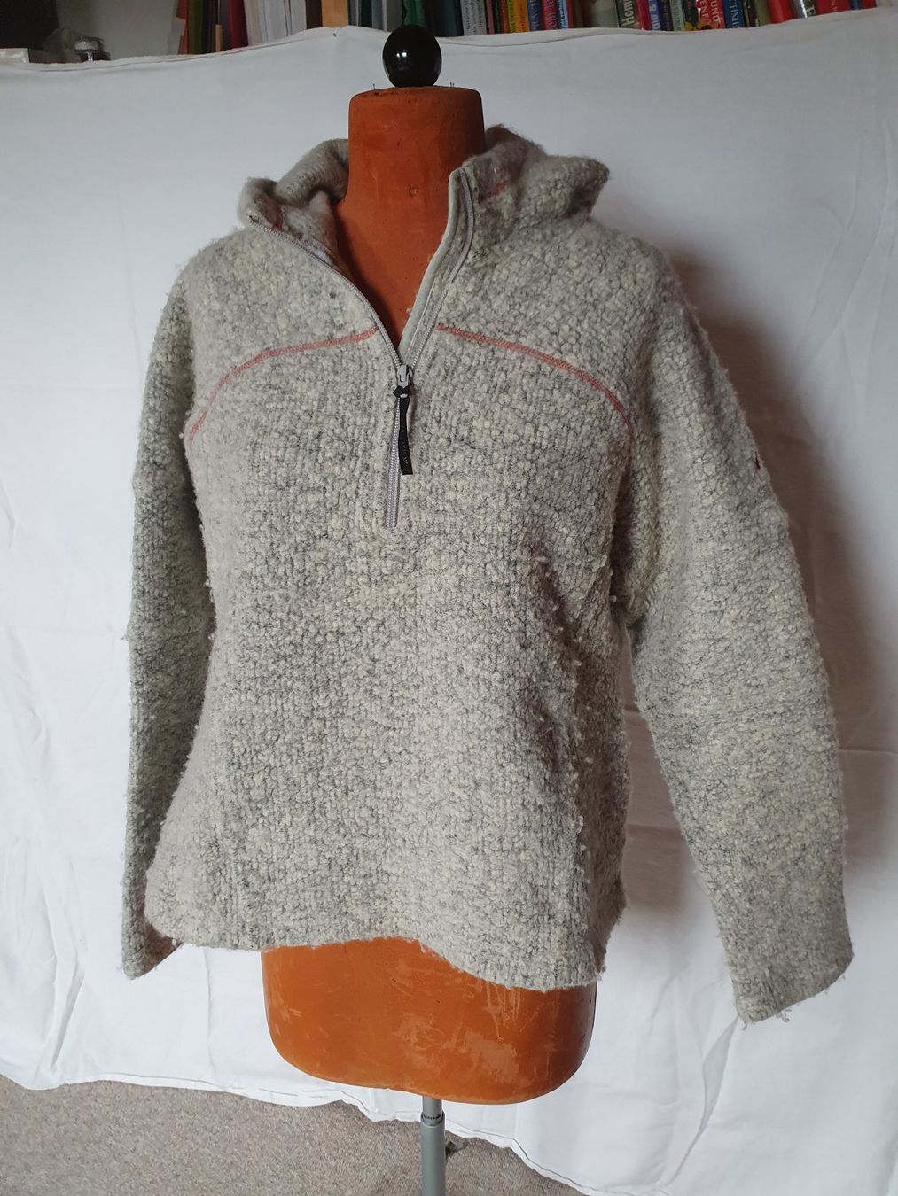Pullover & Sweatshirts: Kuscheliger Damen Fleecepullover mit Kapuze – Gebraucht aus Heimiswil von triskeli