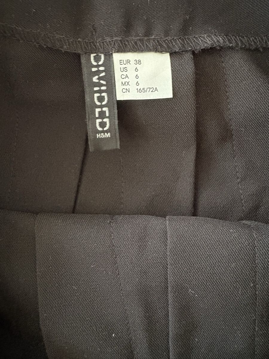 H&M Röcke: Schwarzer Rock – Neu (gemäss Beschreibung) aus Balzers von lea_sy5p 1
