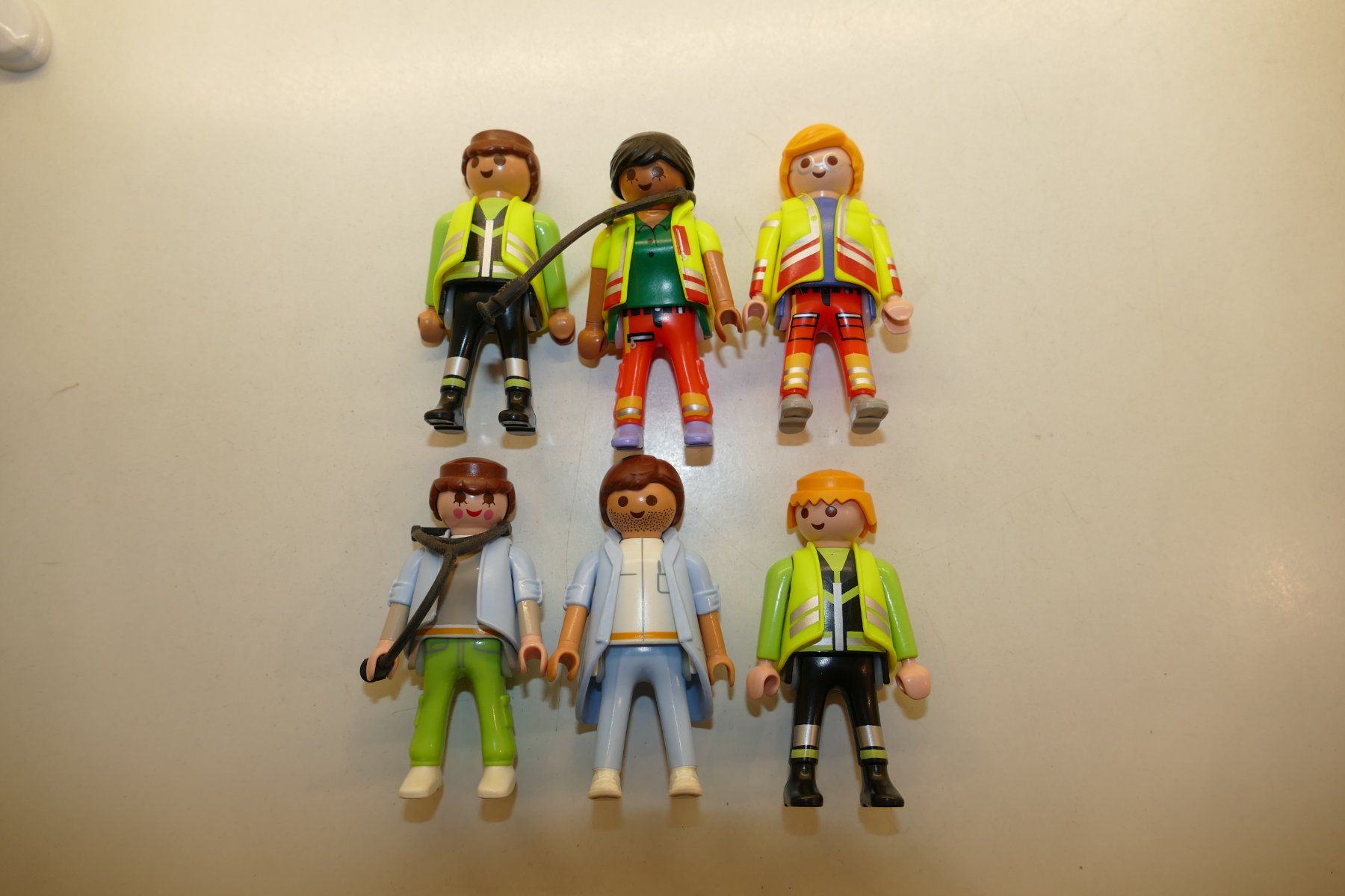 Playmobil Spielzeuge: Playmobil: 6xFiguren Einheit 6 – Gebraucht aus Niederhasli von rail-duerst